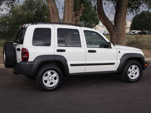 Used 2006 Jeep Liberty Sport AWD/4WD image 4