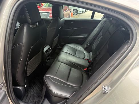 Used 2019 Jaguar XE S RWD image 13