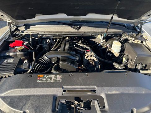 Used 2013 Cadillac Escalade Premium image 40