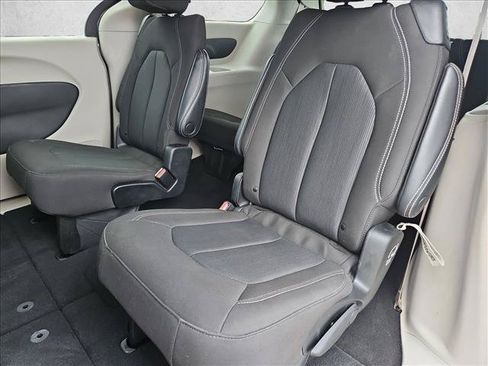 Used 2023 Chrysler Voyager LX FWD image 16