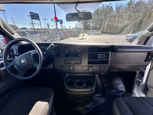 Used 2024 GMC Savana 2500 w/ Driver Convenience Package image 15