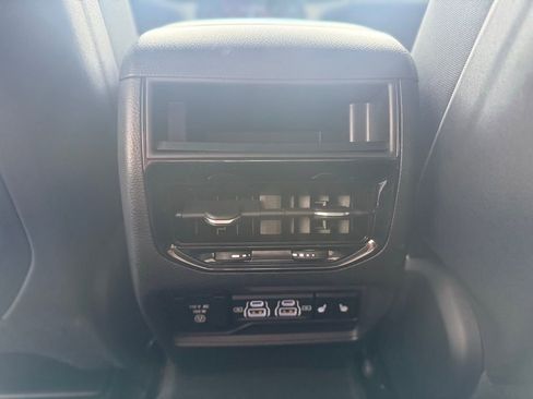 Used 2023 Jeep Grand Cherokee Limited w/ Black Appearance Package AWD/4WD image 16