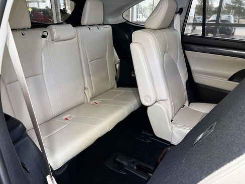 Certified 2020 Toyota Highlander Platinum image 61