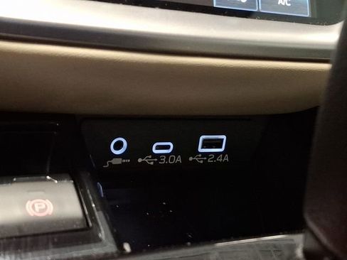 Certified 2025 Subaru Outback Limited image 26