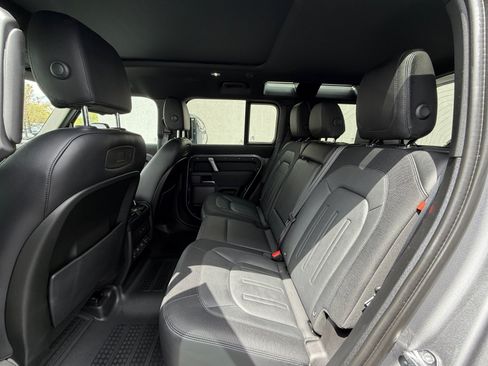 Used 2022 Land Rover Defender 110 X-Dynamic SE AWD/4WD image 18