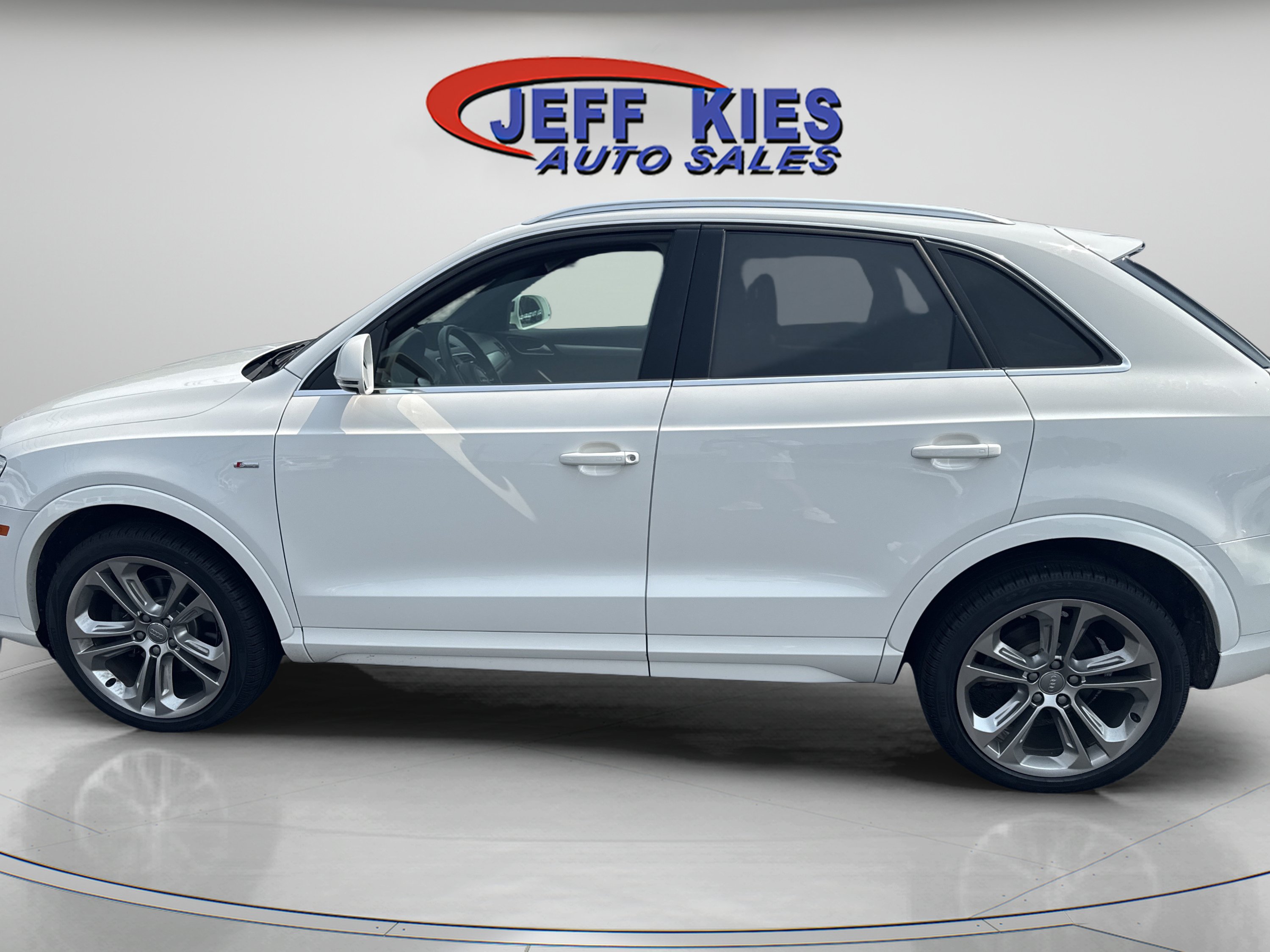 Used 2018 Audi Q3 2.0T Premium Plus w/ Premium Plus Package AWD/4WD image 8