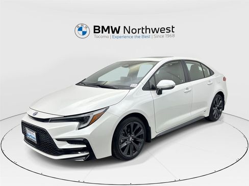 Used 2025 Toyota Corolla SE w/ SE Premium Package AWD/4WD image 1