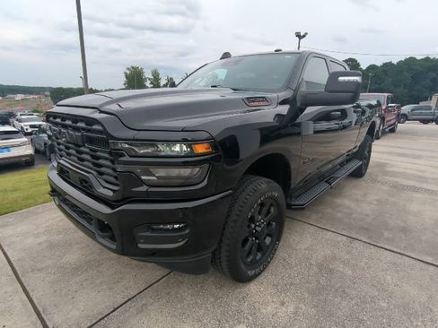 Used 2025 RAM 2500 Big Horn AWD/4WD image 3