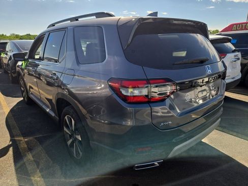 Used 2025 Honda Pilot Touring image 4