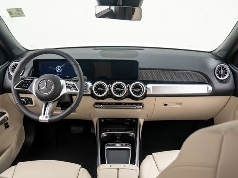 Certified 2025 Mercedes-Benz GLB 250 4MATIC image 11