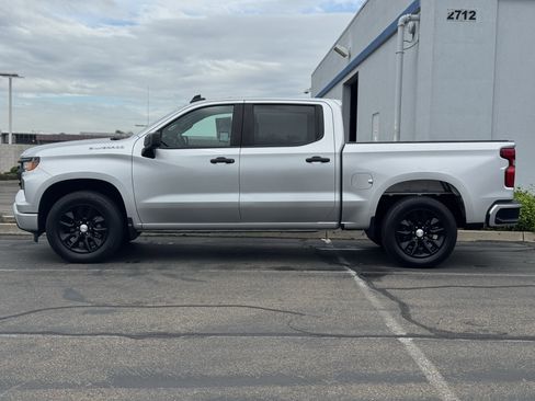 Used 2022 Chevrolet Silverado 1500 Custom image 4