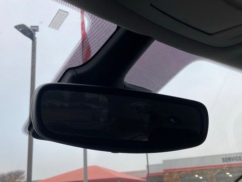 Used 2024 Chrysler Pacifica Touring-L image 26