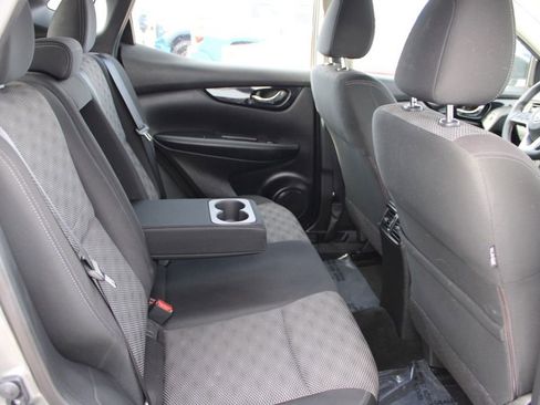 Used 2018 Nissan Rogue Sport SV image 23