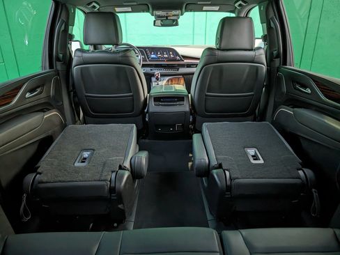 Used 2021 Cadillac Escalade ESV Luxury AWD/4WD image 17