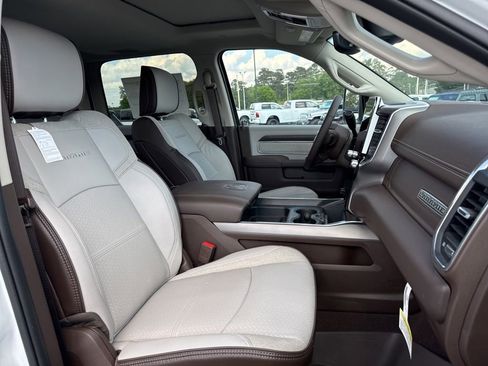 New 2025 RAM 2500 Laramie AWD/4WD image 28