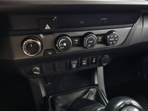 Used 2019 Toyota Tacoma TRD Off-Road AWD/4WD image 24