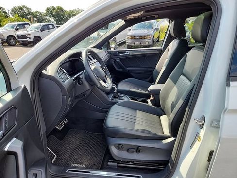 Used 2024 Volkswagen Tiguan SE R-Line AWD/4WD image 15