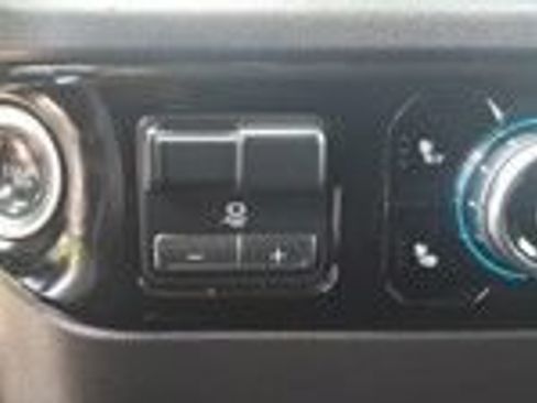 Used 2025 GMC Sierra 1500 SLT AWD/4WD image 21