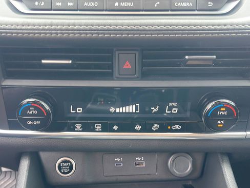 Used 2023 Nissan Rogue SV FWD image 24
