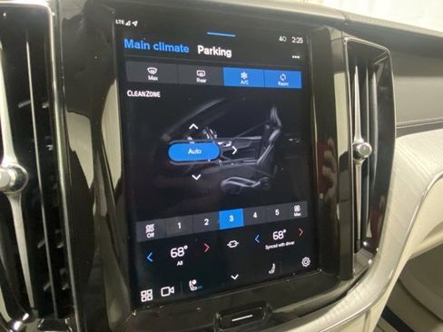 Certified 2025 Volvo XC60 T8 Ultra image 23