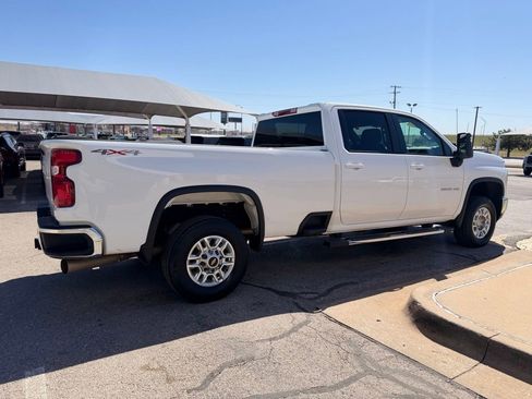 Used 2025 Chevrolet Silverado 2500 LT w/ Convenience Package AWD/4WD image 4