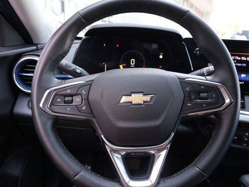 Used 2025 Chevrolet Trax LT w/ LT Convenience Package FWD image 10
