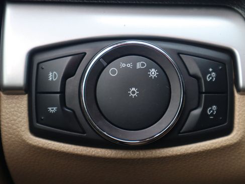 Used 2017 Ford Explorer XLT image 57