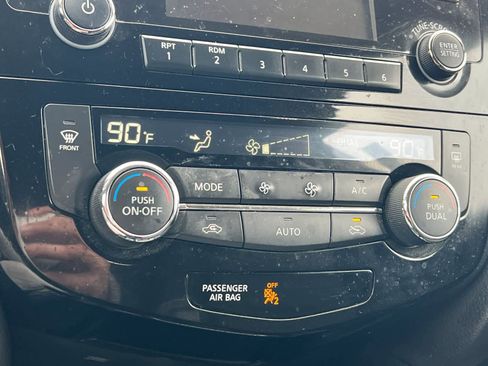 Used 2017 Nissan Rogue SV image 21