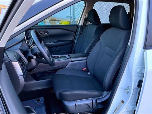 Used 2024 Nissan Rogue S image 7