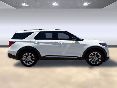 Certified 2025 Ford Explorer Platinum RWD image 8