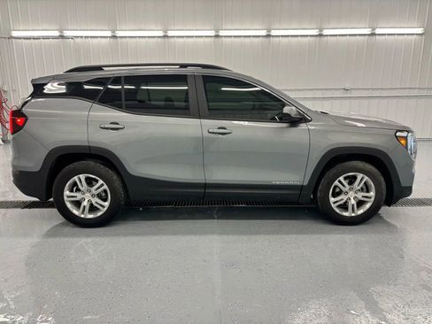 Used 2023 GMC Terrain SLE w/ Driver Convenience Package image 8