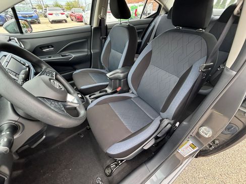 Used 2025 Nissan Versa SV FWD image 34
