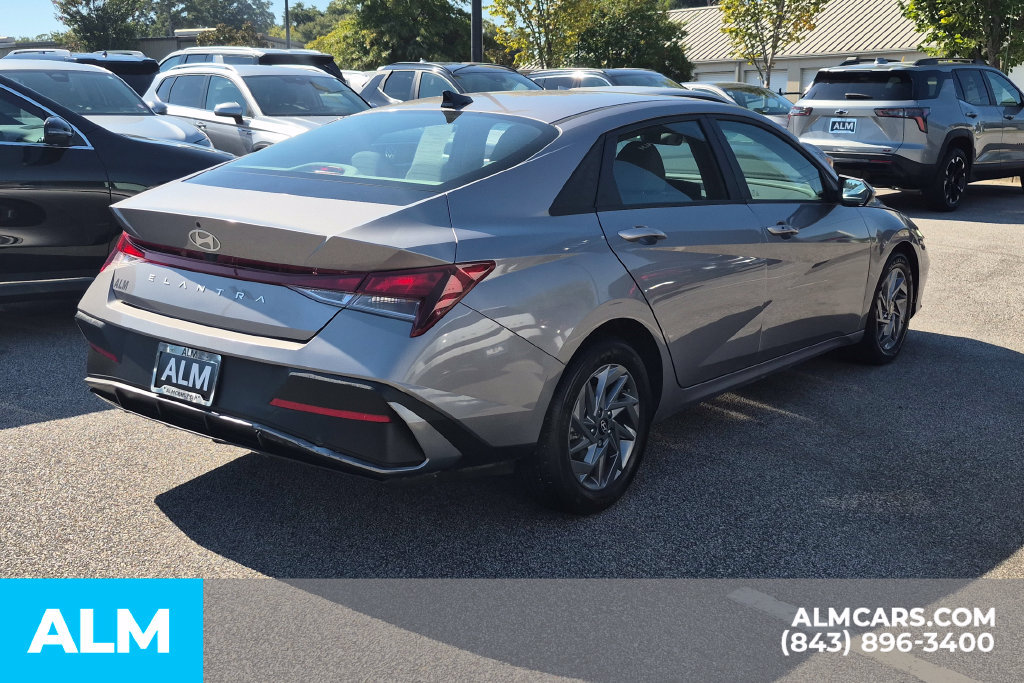 Certified 2024 Hyundai Elantra SEL FWD image 5