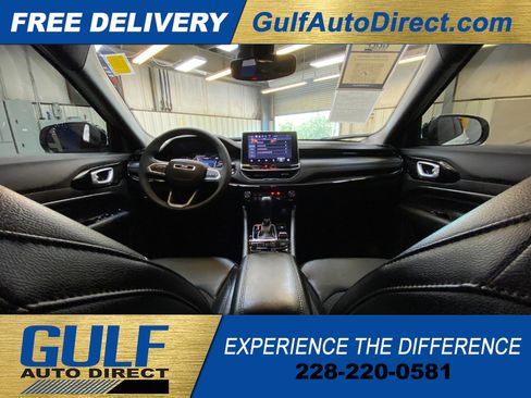 Used 2026 Jeep Compass Latitude AWD/4WD image 2