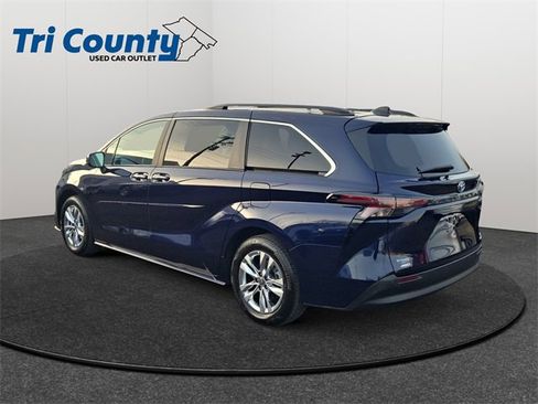 Certified 2024 Toyota Sienna XLE image 6