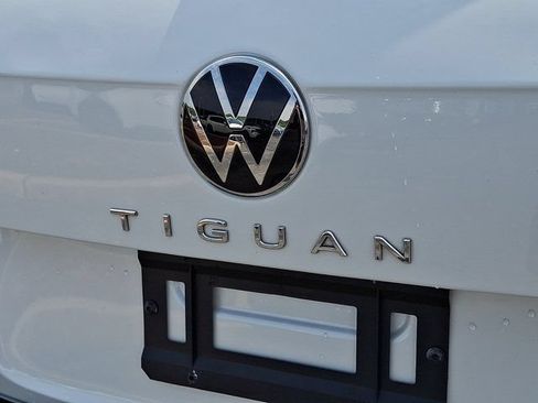 Certified 2023 Volkswagen Tiguan SE R-Line AWD/4WD image 34