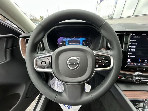 Certified 2023 Volvo XC60 B5 Plus w/ Climate Package image 18