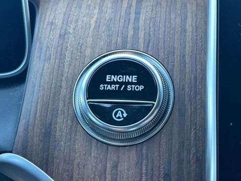 Used 2025 Mercedes-Benz GLC 300 GLC 300 image 22