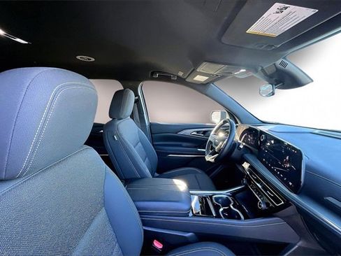 Used 2024 Chevrolet Traverse LT image 28