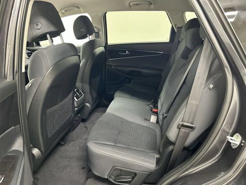Used 2017 Kia Sorento AWD w/ LX Convenience Package image 19
