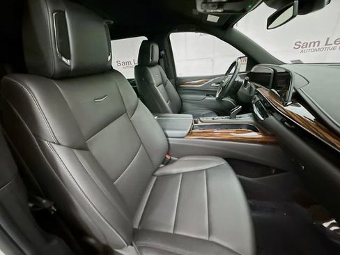 Used 2024 Cadillac Escalade Luxury image 30