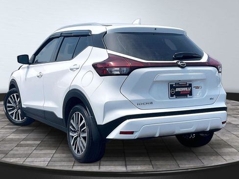 Used 2023 Nissan Kicks SV FWD image 3