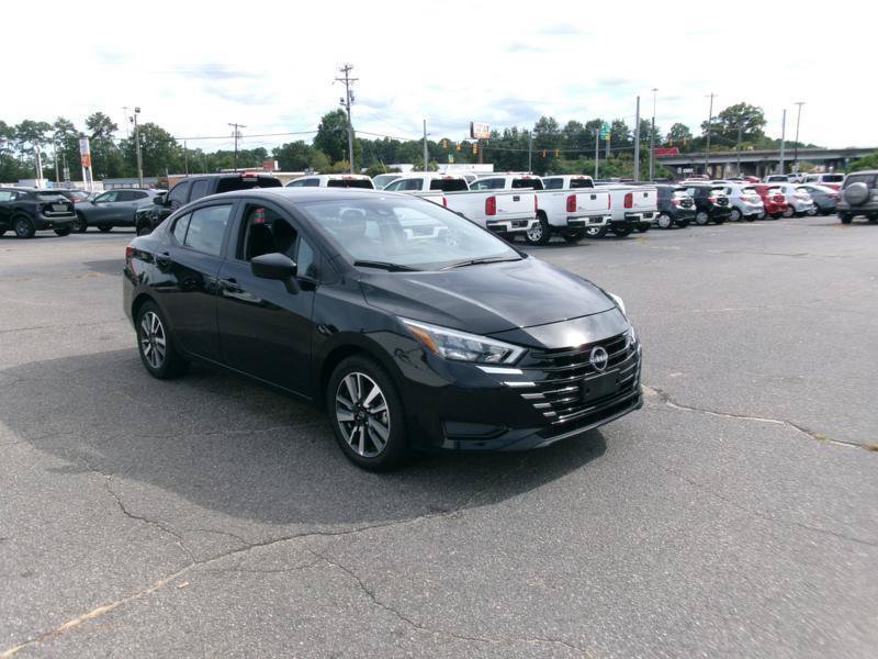 Used 2025 Nissan Versa SV FWD image 4