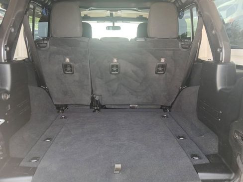 Used 2019 Jeep Wrangler Unlimited Sport S AWD/4WD image 16