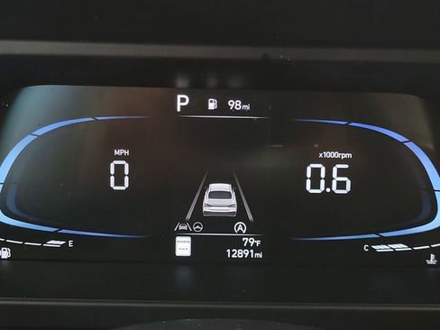 Used 2024 Hyundai Elantra SE image 25