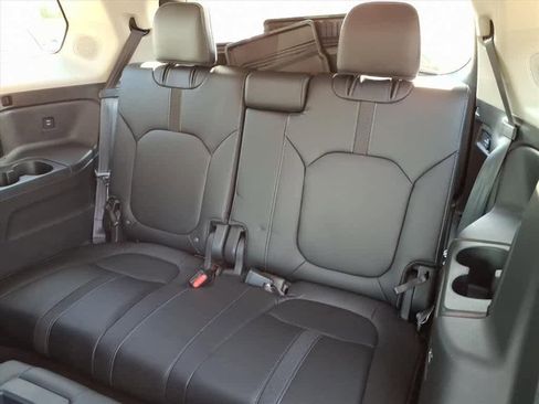 Certified 2025 Honda Pilot Touring image 10