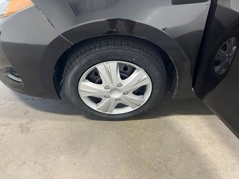 Used 2018 Toyota Corolla LE FWD image 31