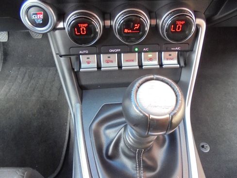 Used 2022 Toyota GR86 image 12