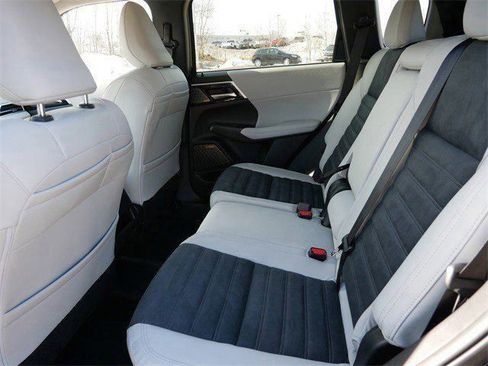 New 2026 Mitsubishi Outlander SE image 5