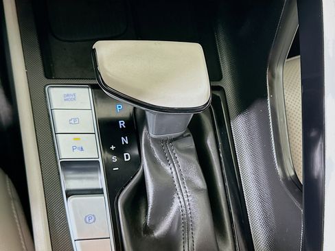 Certified 2024 Hyundai Elantra Limited image 17